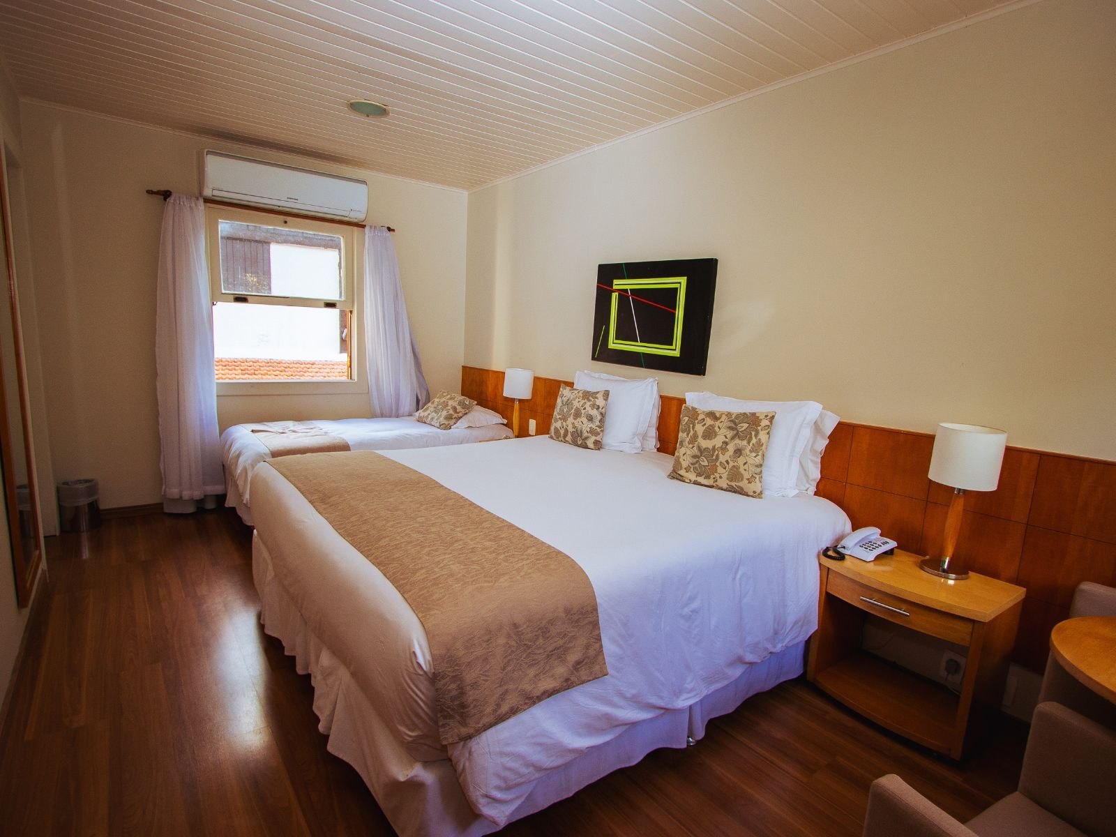Quarto Luxo Vista Lateral Village